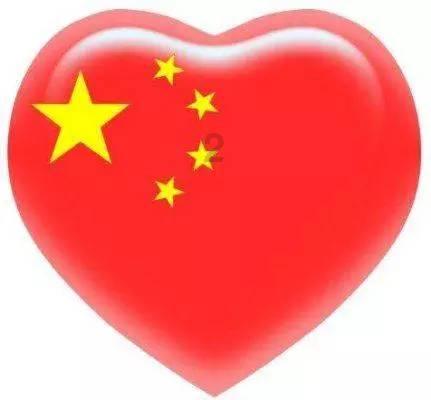 44岁秦岚首登《时装》封面,穿大衣演绎下身失踪、大秀美腿,好绝